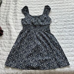 Old Navy NWT Blue/White Floral Dress Small